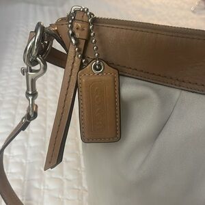 Coach cream leather handbag 2 way, medium cross body w/3 extra cross body straps